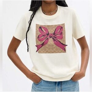 Coach Signature Square Bow T Shirt color‎ like cream  new no tag